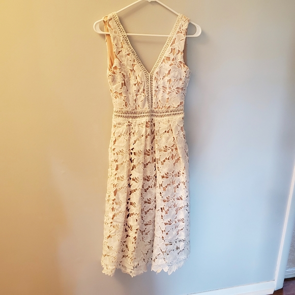 Romeo and Juliet Couture Double V Midi - Picture 2 of 7